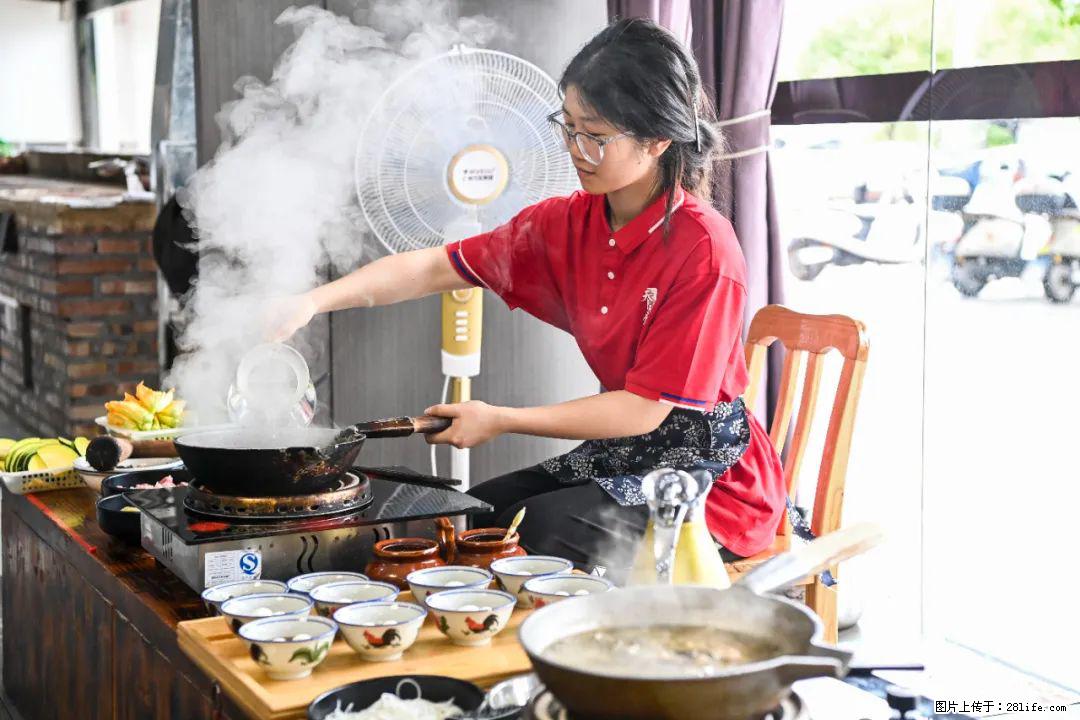 全网追的“扁担女孩”，找了一份暑假工，时薪12元 - 沈阳生活资讯 - 沈阳28生活网 sy.28life.net